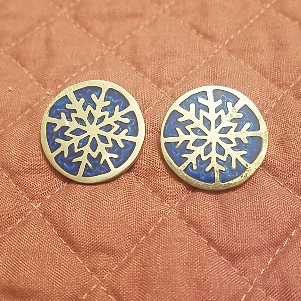 Vintage Avon Snowflake earrings